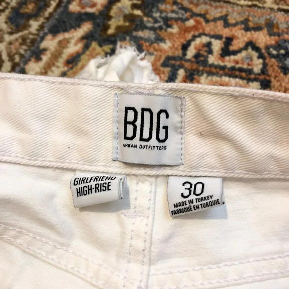 UO BDG Girlfriend High Rise White Denim Shorts 30 - Picture 5 of 5